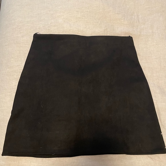 Black Suede mini skirt - Picture 2 of 3